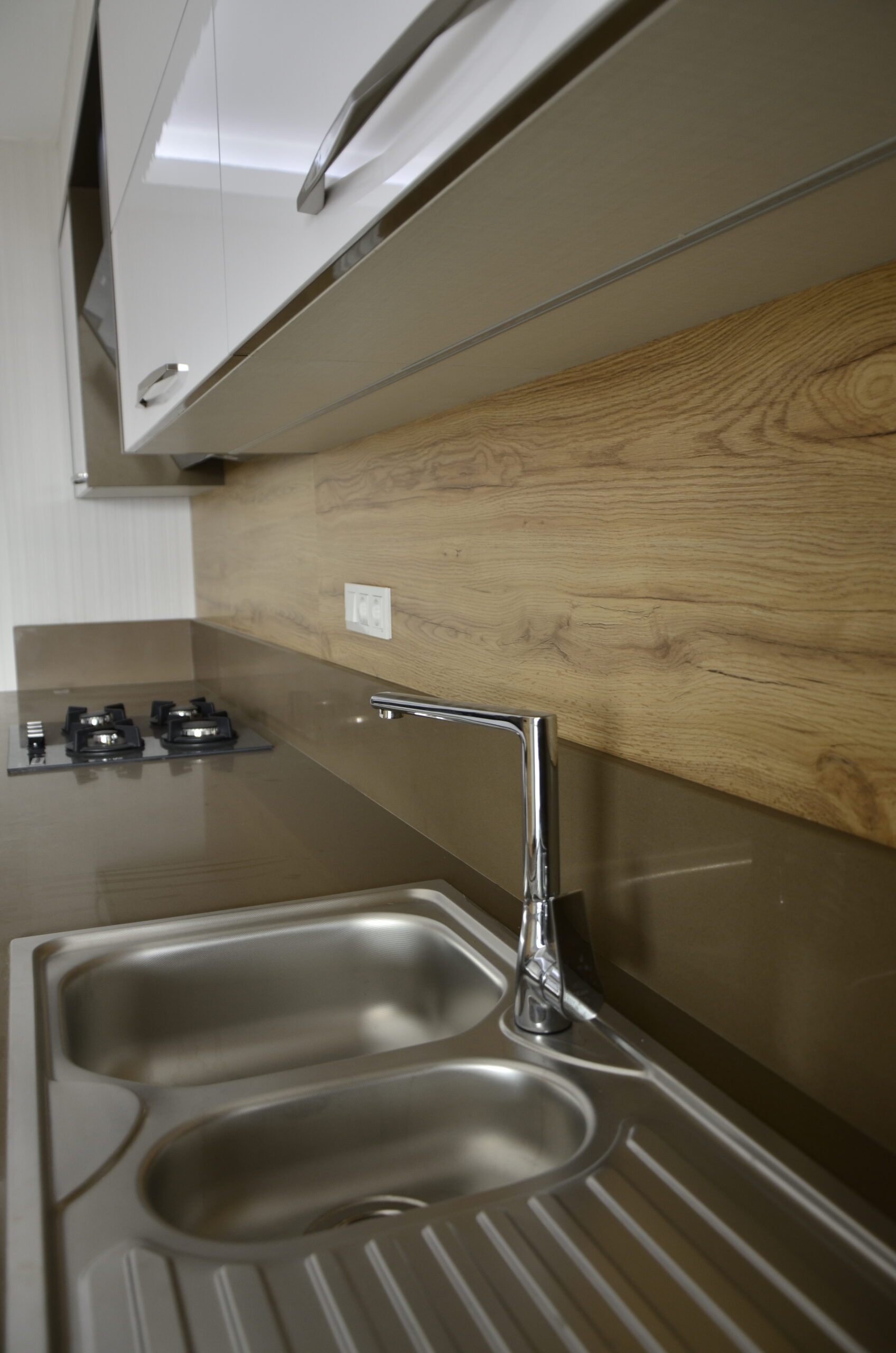 High Gloss Kapaklı Çimstone Tezgahlı Mutfak Dolabı Ankara High Gloss Kapaklı Çimstone Tezgahlı Mutfak Dolabı Ankara